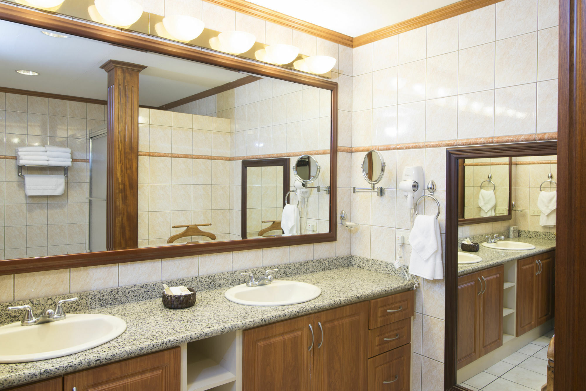 Apartotel&suites Del Rio 4* San José